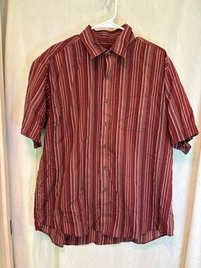 Men’s Van Heusen Large (16-16 1/2) Short Sleeve Striped Button Up Shirt Burgundy
